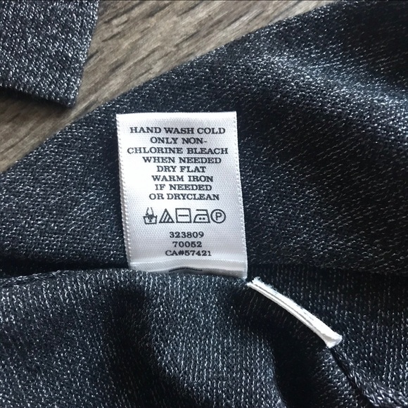 Ann Taylor 🗝 Keyhole Back Long Sleeve - Picture 5 of 8